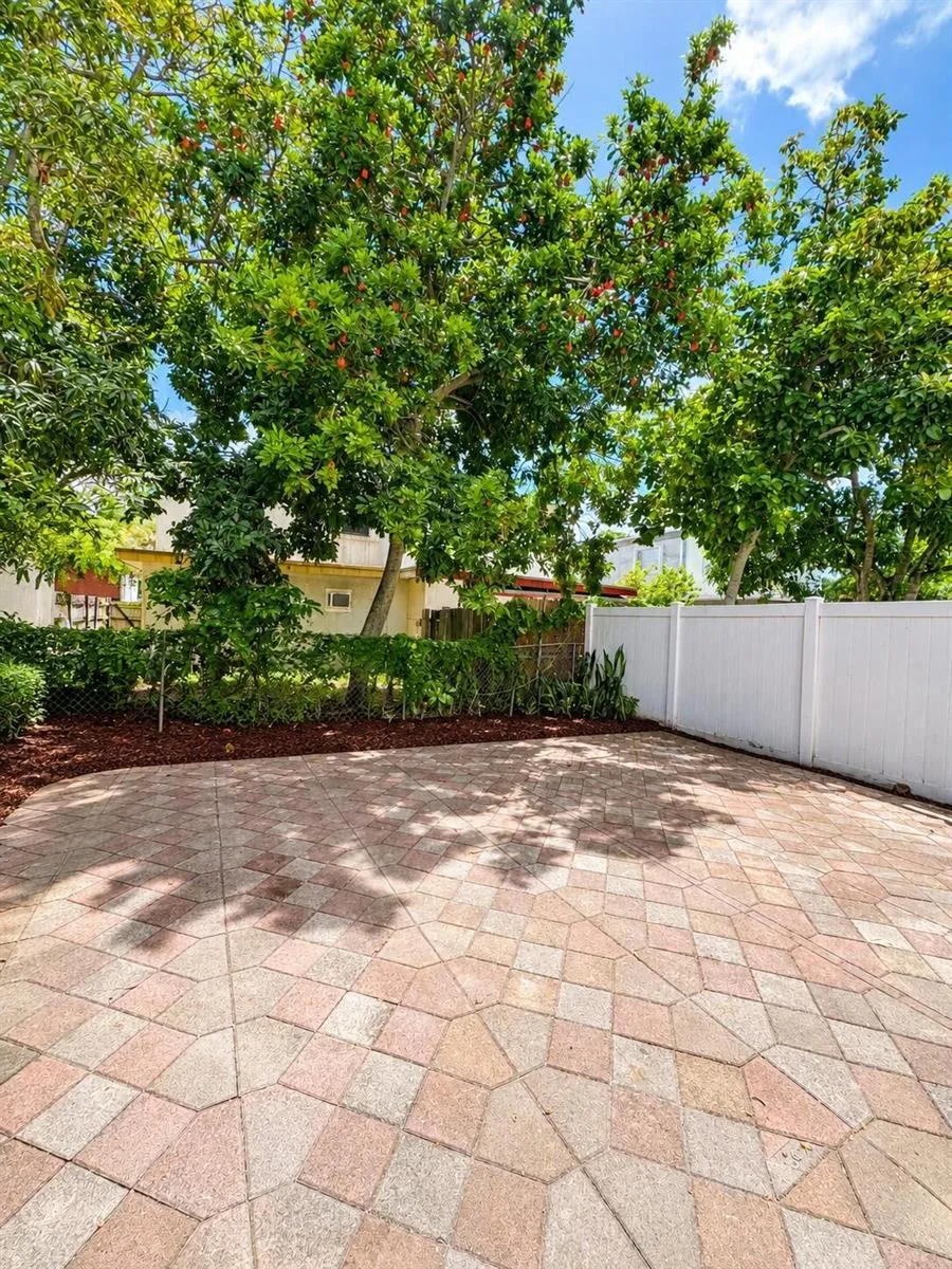 7920 SW 7TH PLACE North Lauderdale, FL 33068