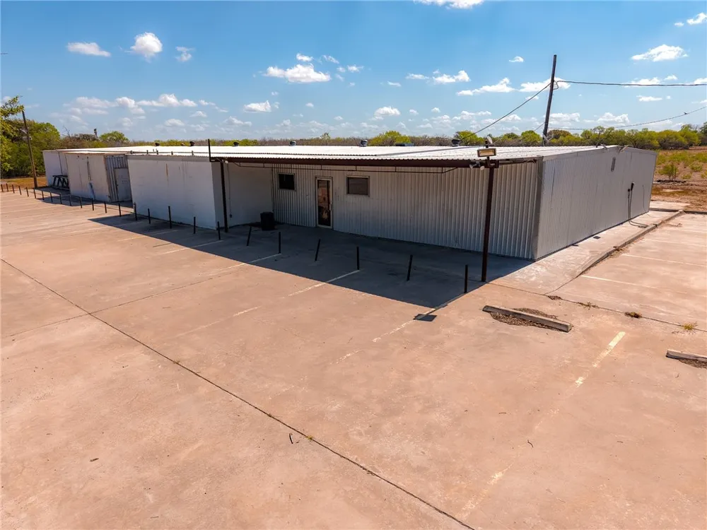 1994 Hwy 281 George West, TX 78022