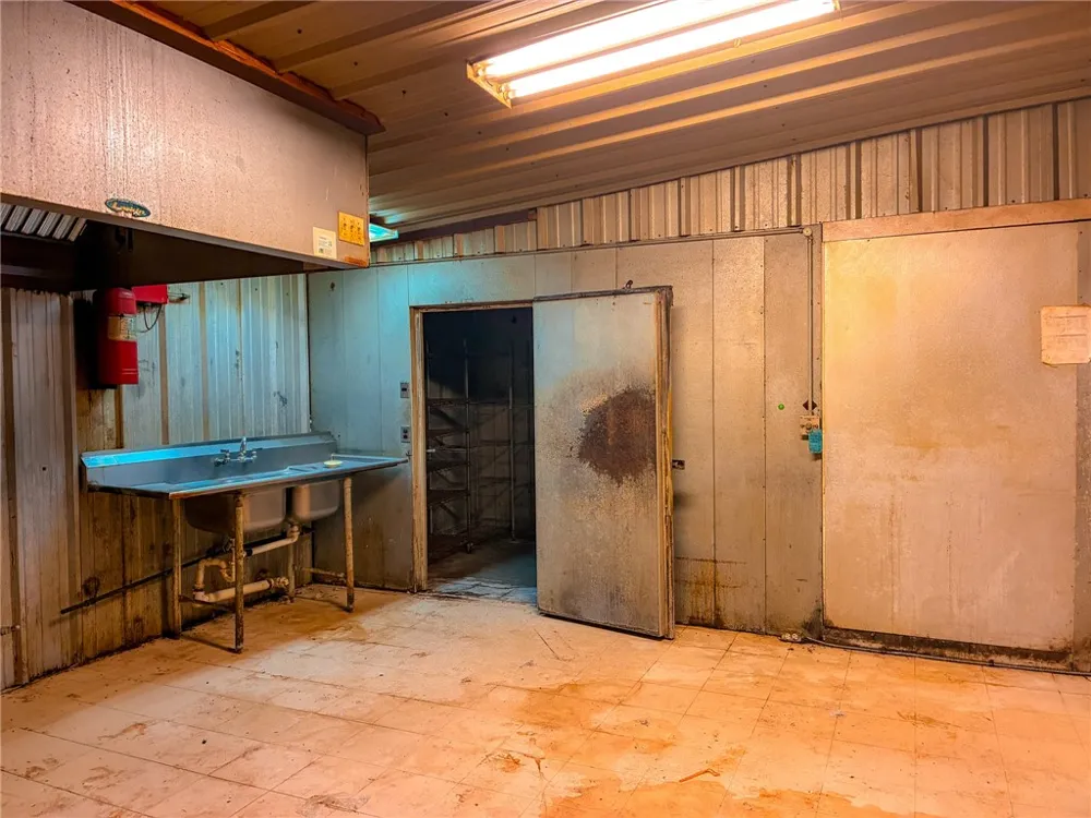 1994 Hwy 281 George West, TX 78022