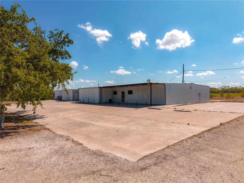 1994 Hwy 281 George West, TX 78022