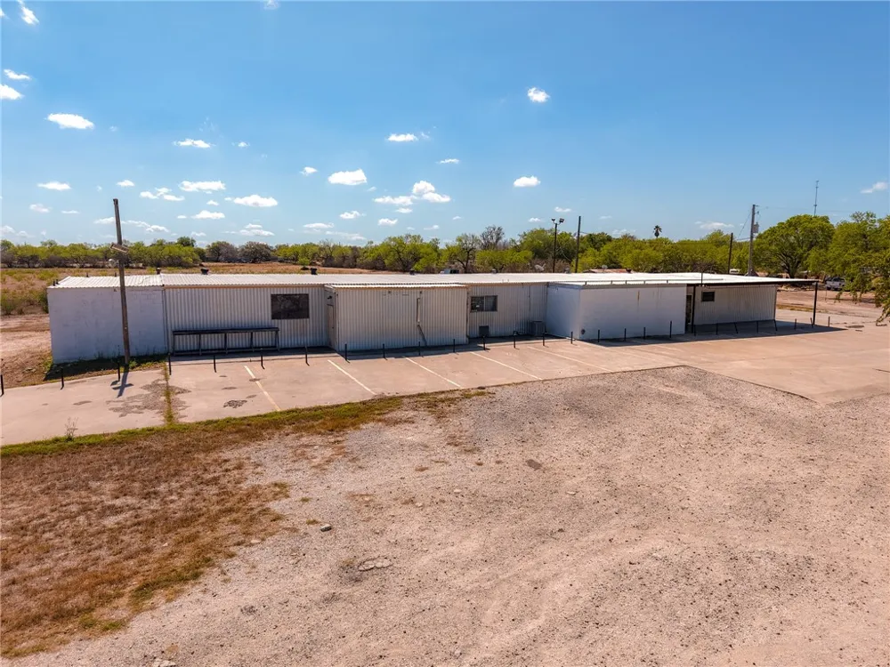 1994 Hwy 281 George West, TX 78022