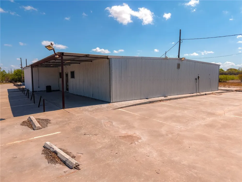 1994 Hwy 281 George West, TX 78022