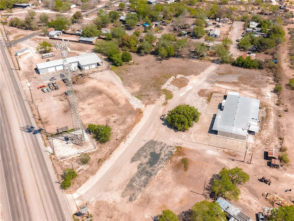 1994 Hwy 281 George West, TX 78022