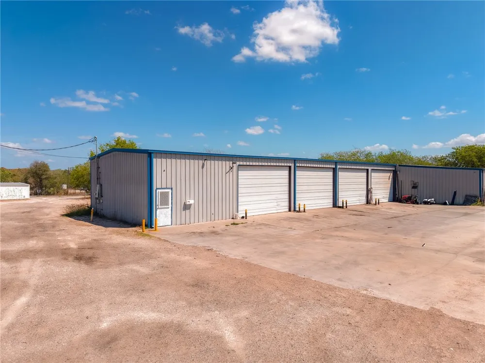 1994 Hwy 281 George West, TX 78022