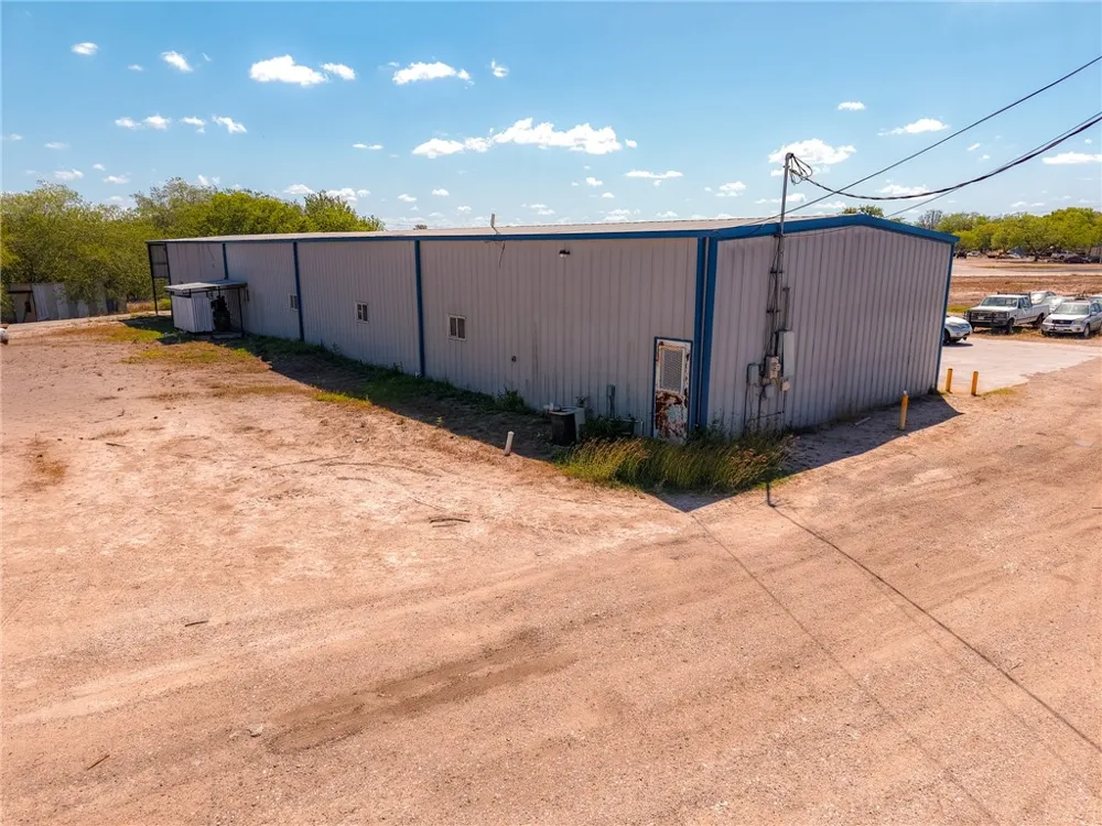 1994 Hwy 281 George West, TX 78022