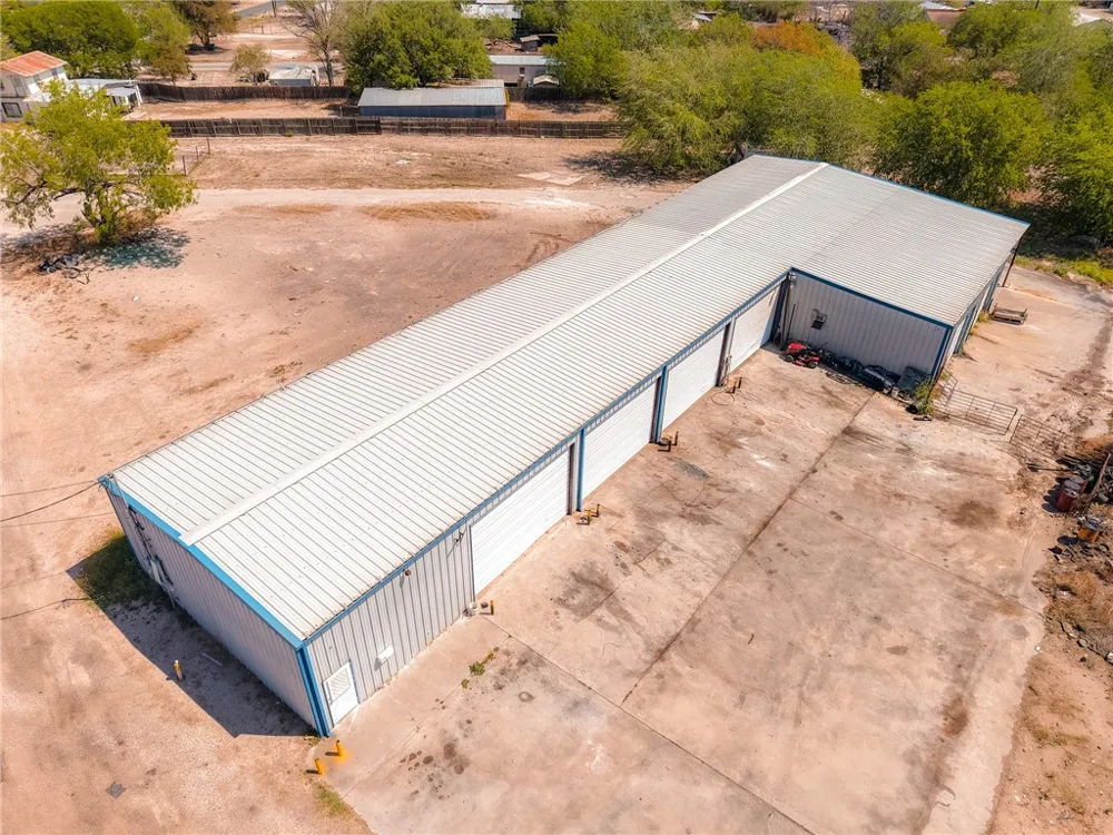 1994 Hwy 281 George West, TX 78022