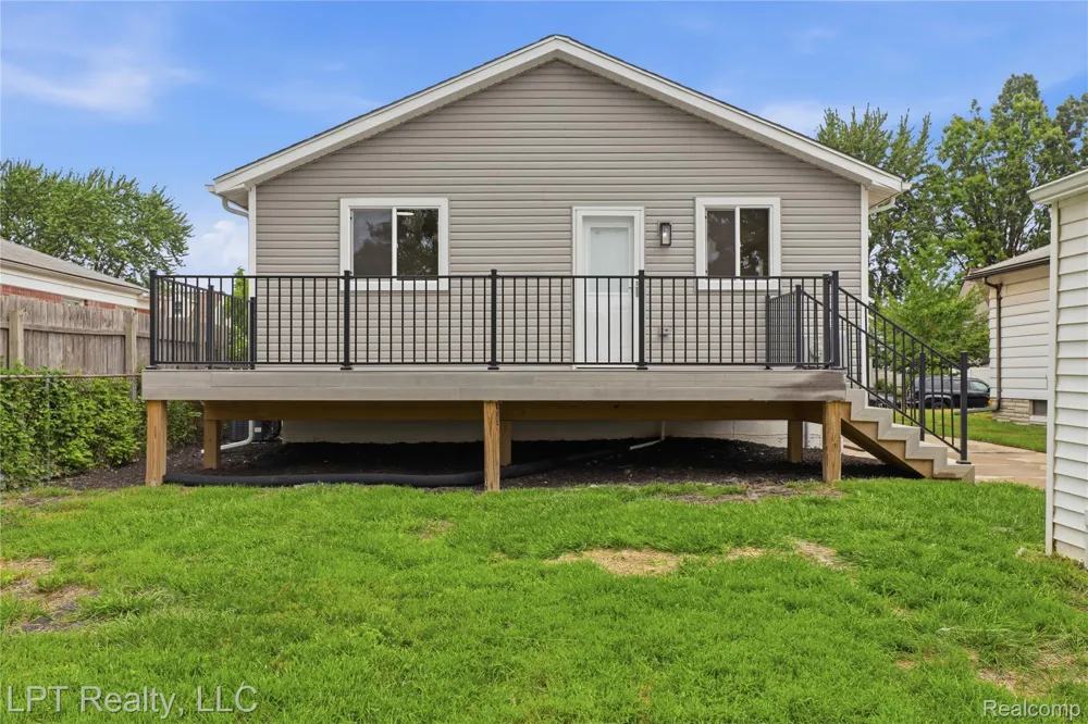 8396 Dale Street Center Line City, MI 48015