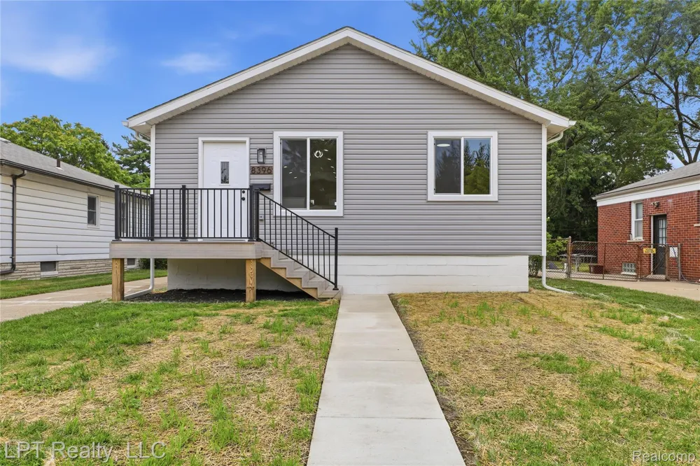 8396 Dale Street Center Line City, MI 48015