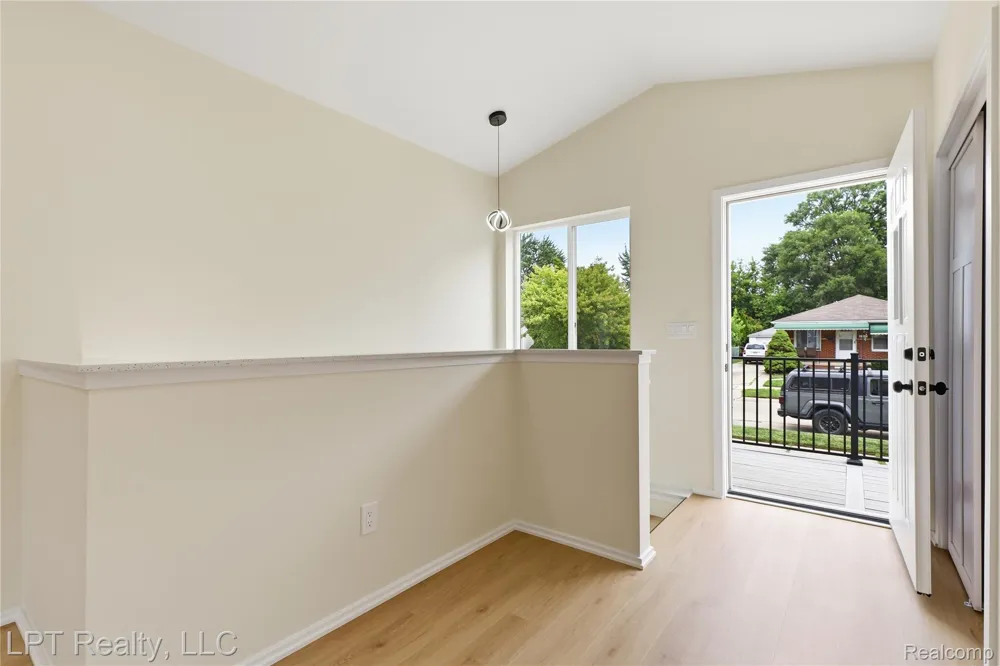 8396 Dale Street Center Line City, MI 48015