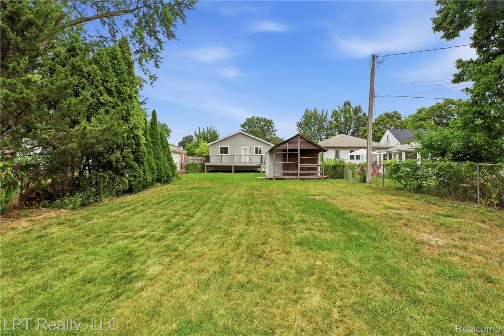 8396 Dale Street Center Line City, MI 48015