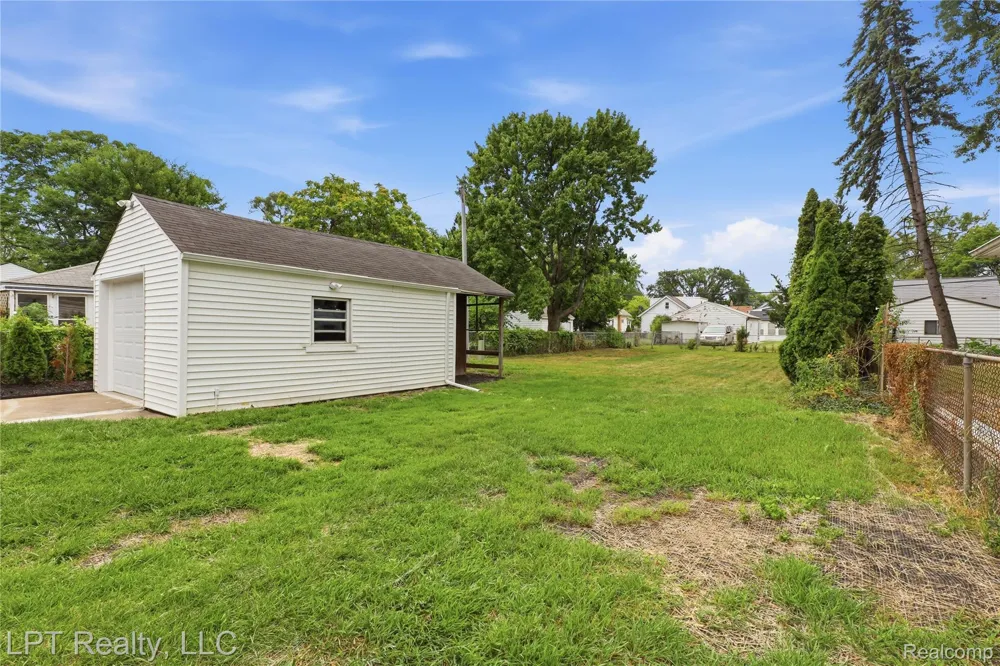 8396 Dale Street Center Line City, MI 48015