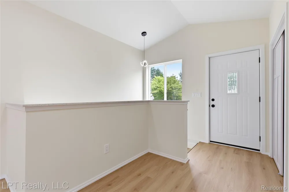 8396 Dale Street Center Line City, MI 48015
