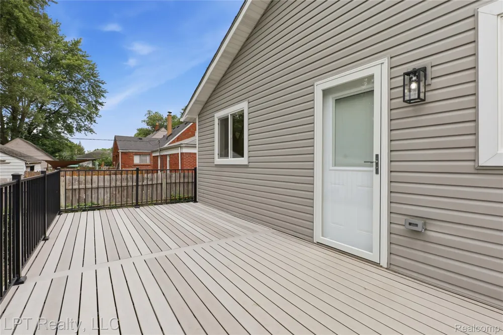 8396 Dale Street Center Line City, MI 48015