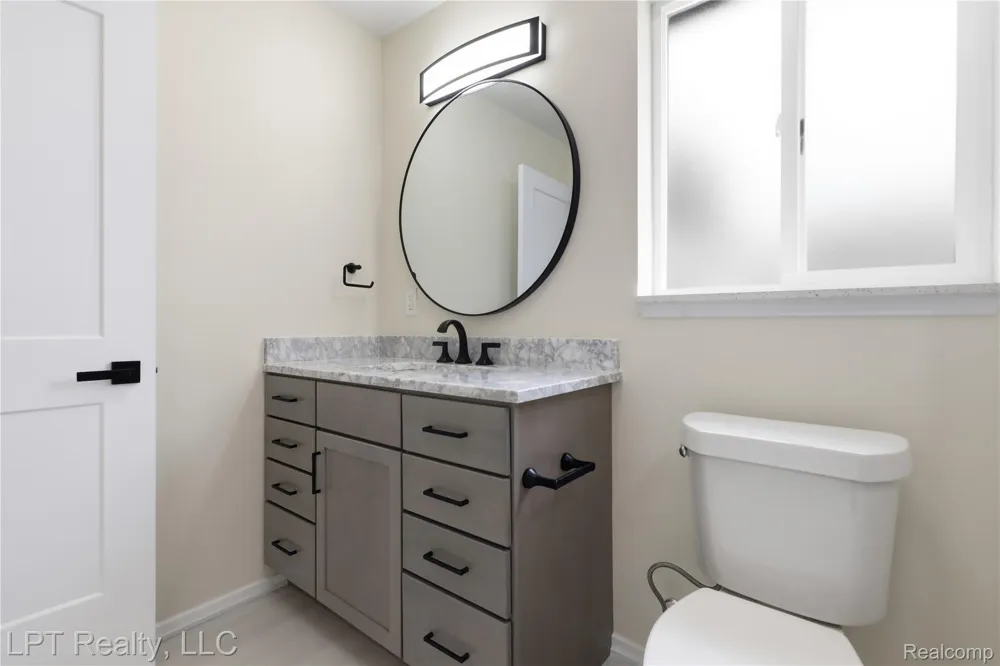 8396 Dale Street Center Line City, MI 48015