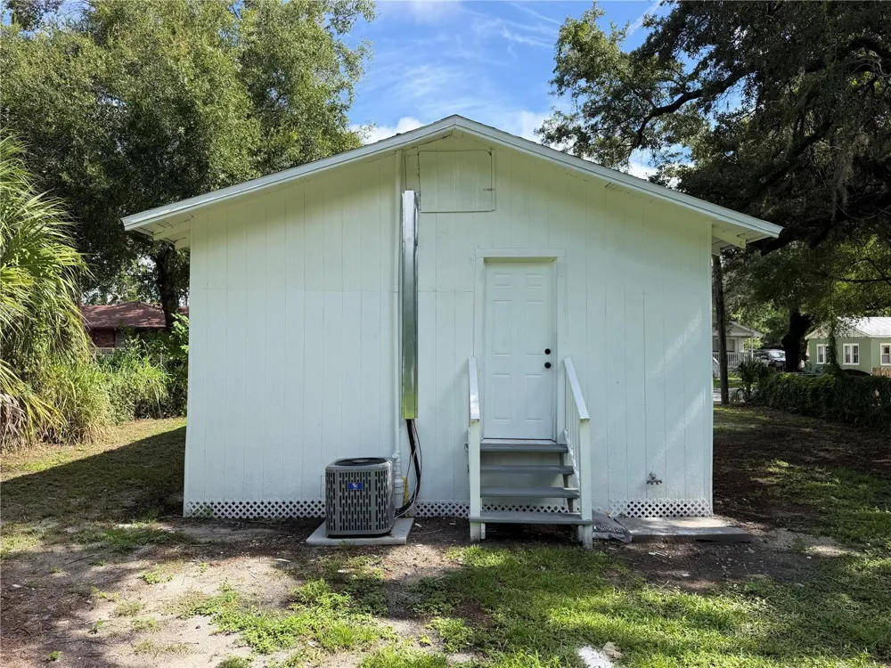 3403 LINDELL AVENUE Tampa, FL 33610