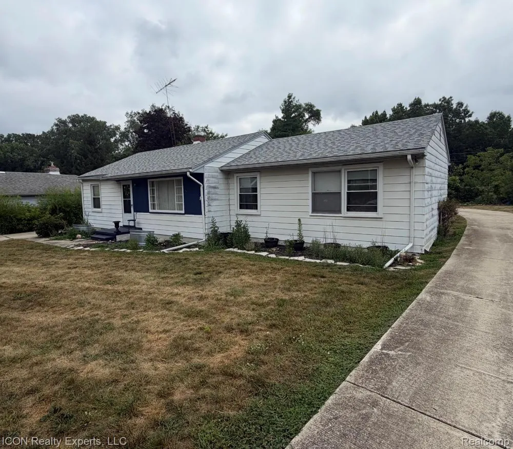 5718 Parkdale Drive Shelby Charter Township, MI 48317
