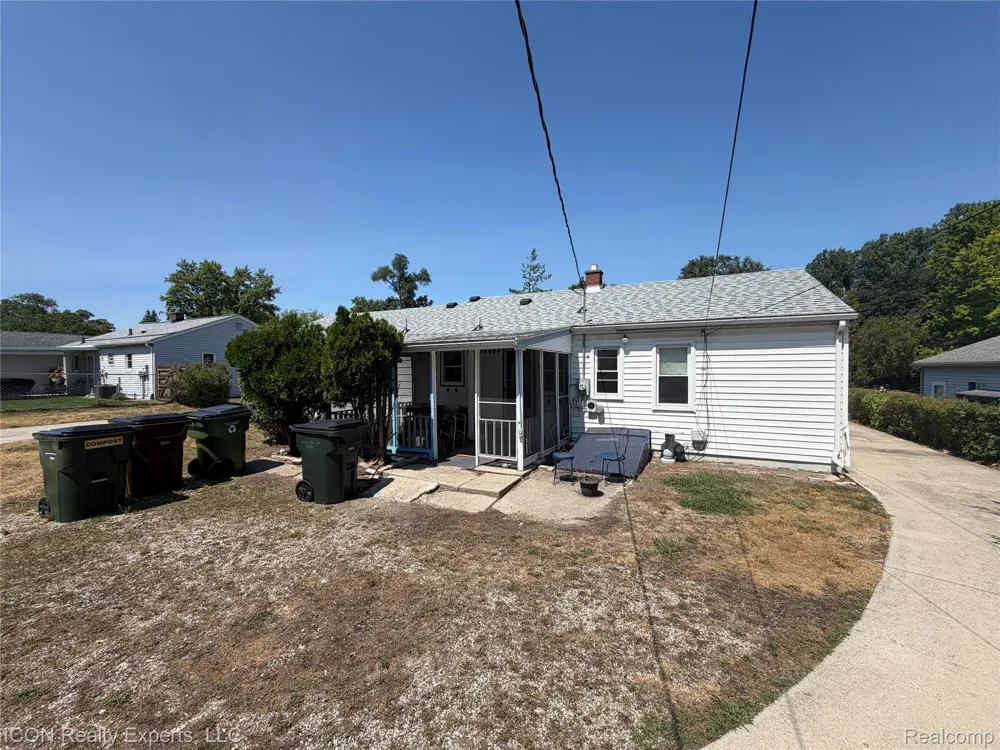 5718 Parkdale Drive Shelby Charter Township, MI 48317