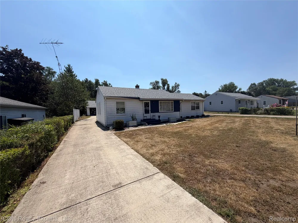 5718 Parkdale Drive Shelby Charter Township, MI 48317