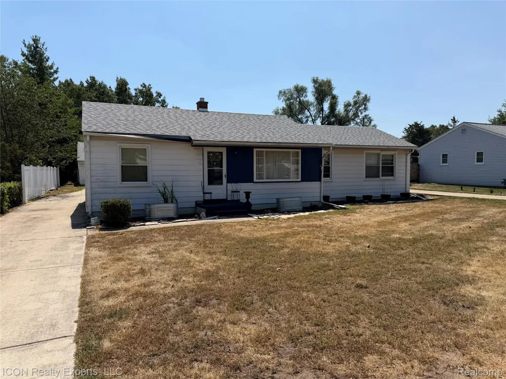 5718 Parkdale Drive Shelby Charter Township, MI 48317