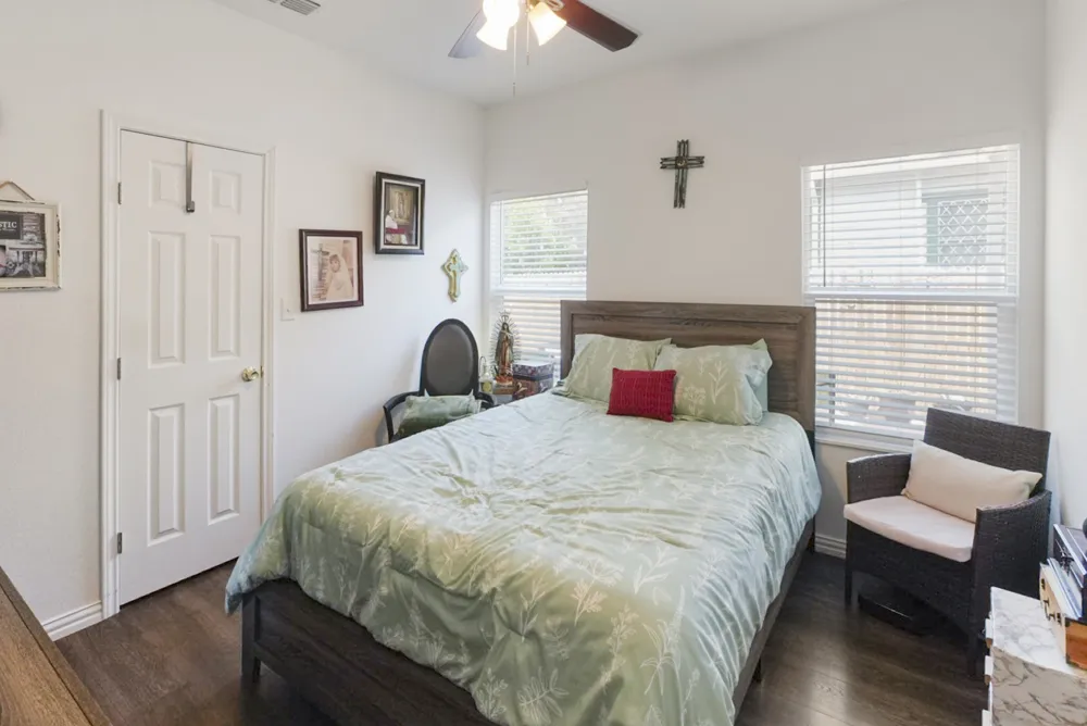 110 E COLLEGE AVENUE Corsicana, TX 75110