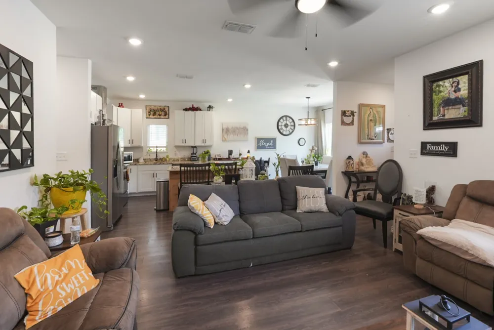 110 E COLLEGE AVENUE Corsicana, TX 75110