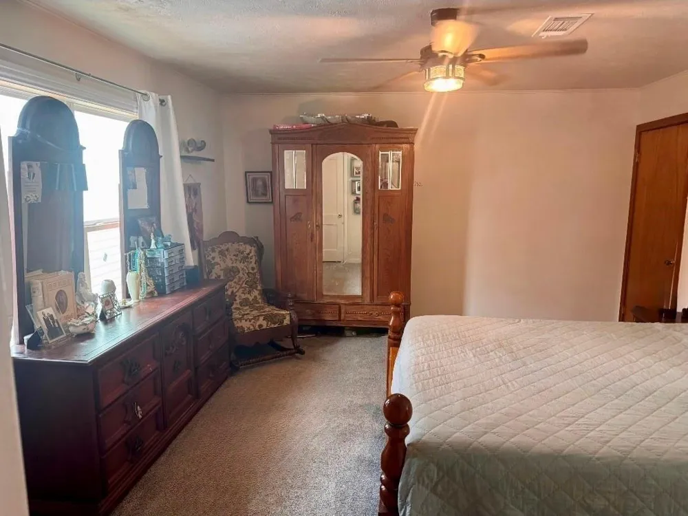 700 E Wallisville Road Highlands, TX 77562
