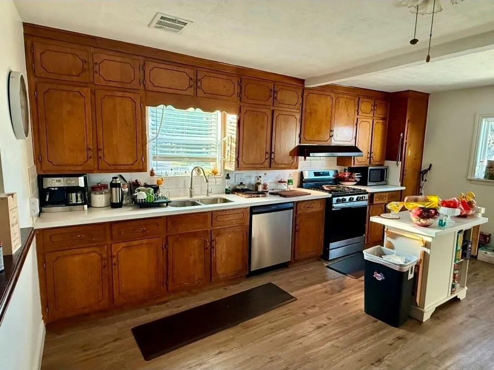 700 E Wallisville Road Highlands, TX 77562