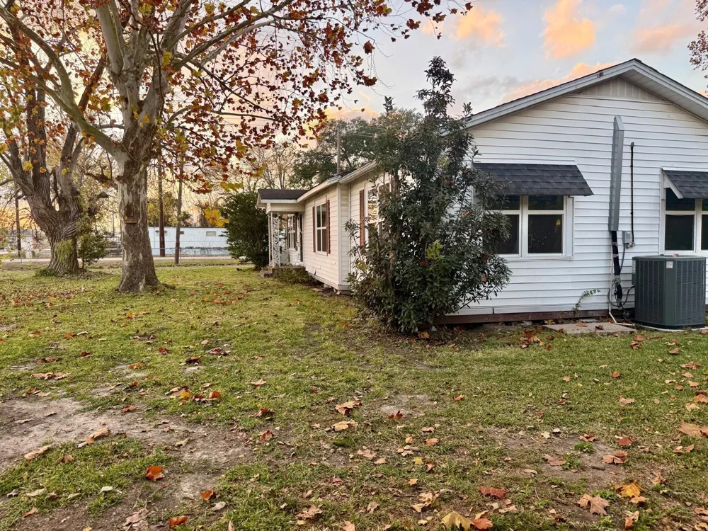 700 E Wallisville Road Highlands, TX 77562