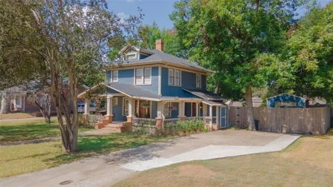 602 W Buck Street
