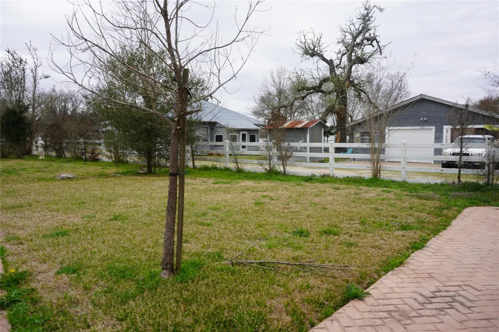 9500 Mayfield Avenue #E Shiro, TX 77876