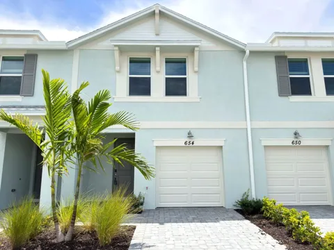 654 Salisbury Circle