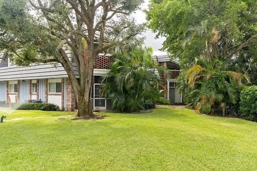 415 Pine Tree Court #16 Atlantis, FL 33462