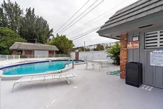 415 Pine Tree Court #16 Atlantis, FL 33462