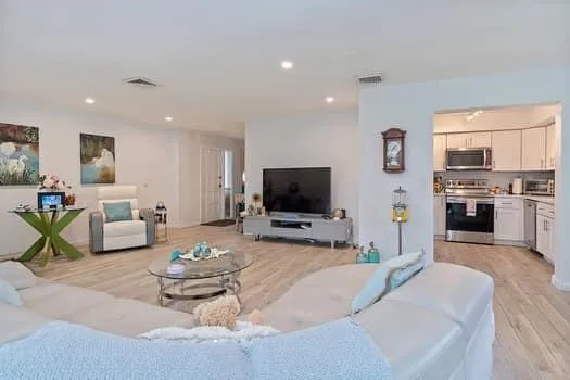 415 Pine Tree Court #16 Atlantis, FL 33462