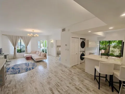 210 BELLA VISTA COURT #10