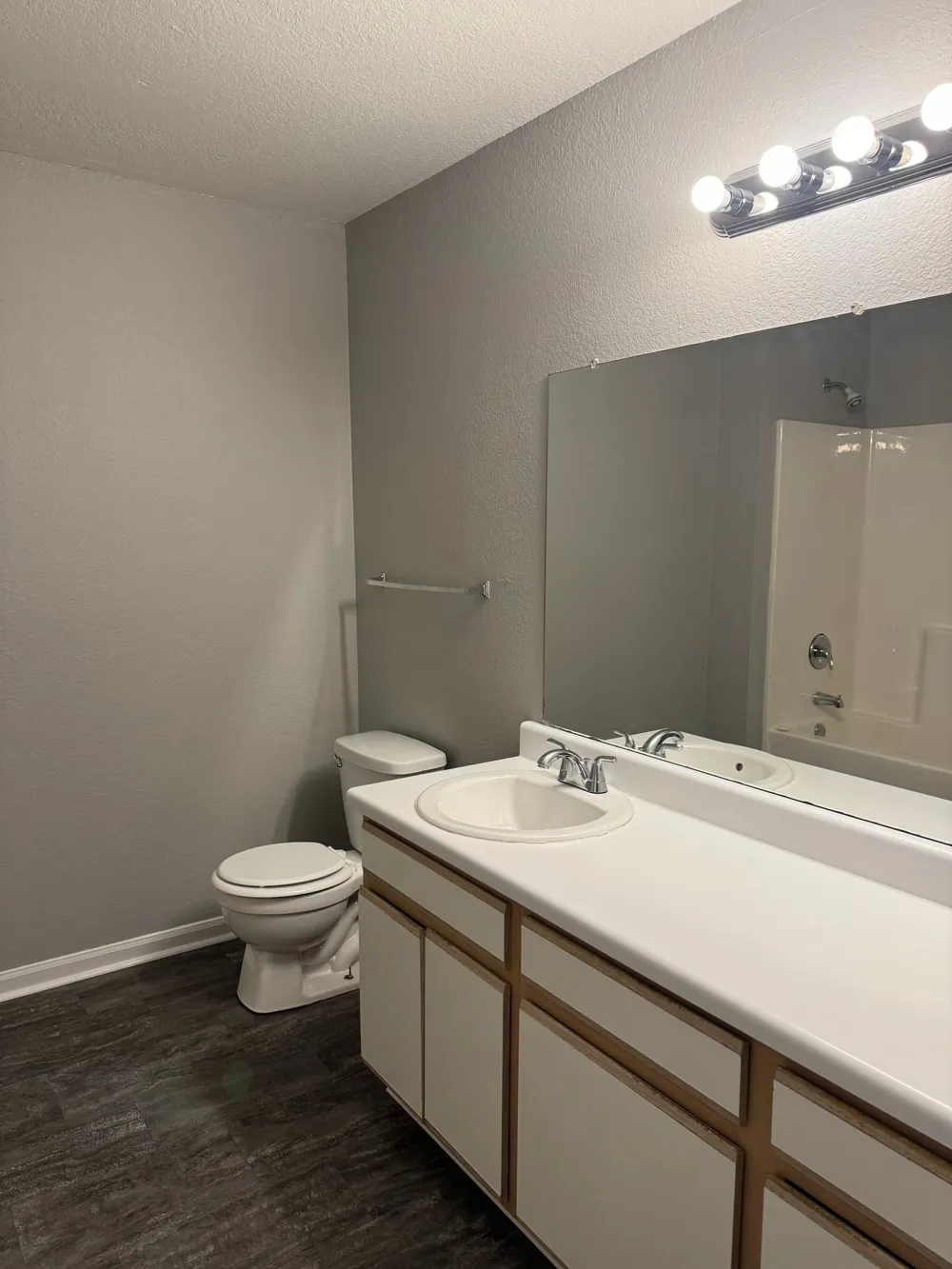 2113 Ringgold Ct #306 Clarksville, TN 37042