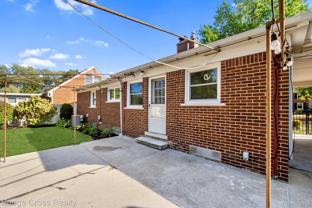 2614 Essex Street Royal Oak City, MI 48073