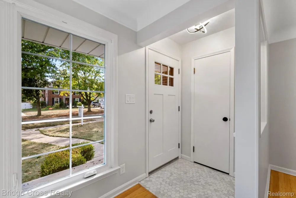 2614 Essex Street Royal Oak City, MI 48073
