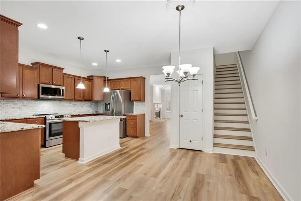 1806 Waters Edge Trail Roswell, GA 30075