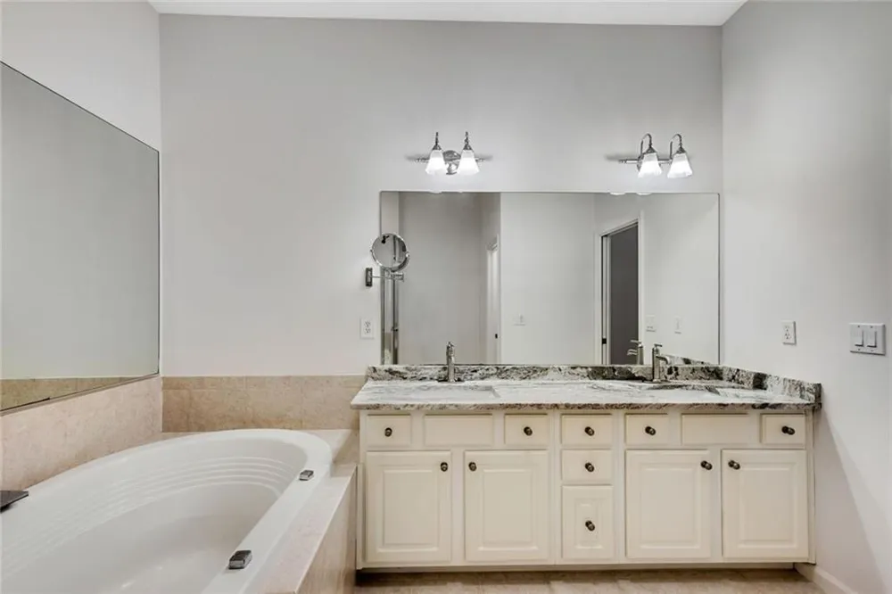 1806 Waters Edge Trail Roswell, GA 30075