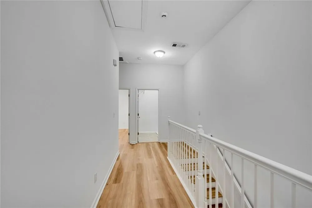 1806 Waters Edge Trail Roswell, GA 30075
