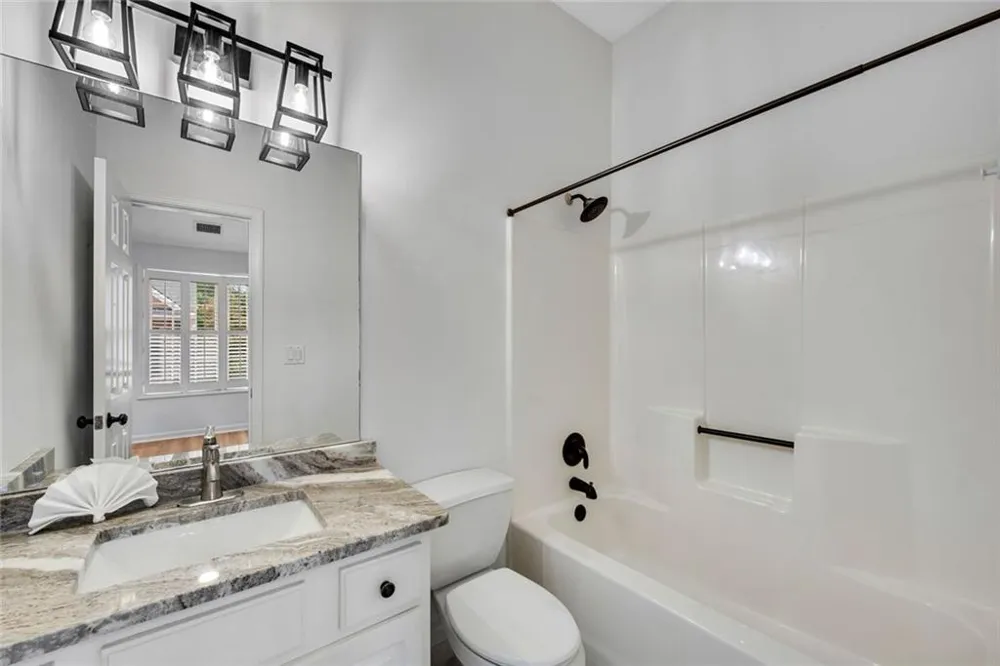 1806 Waters Edge Trail Roswell, GA 30075