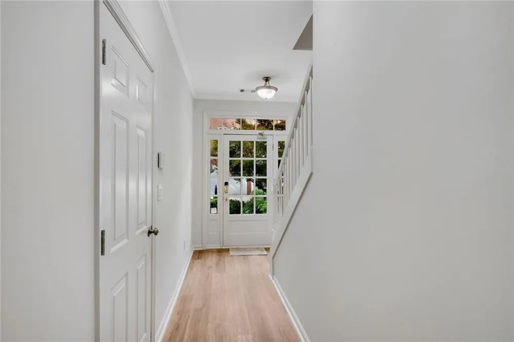 1806 Waters Edge Trail Roswell, GA 30075