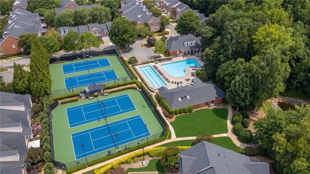 1806 Waters Edge Trail Roswell, GA 30075