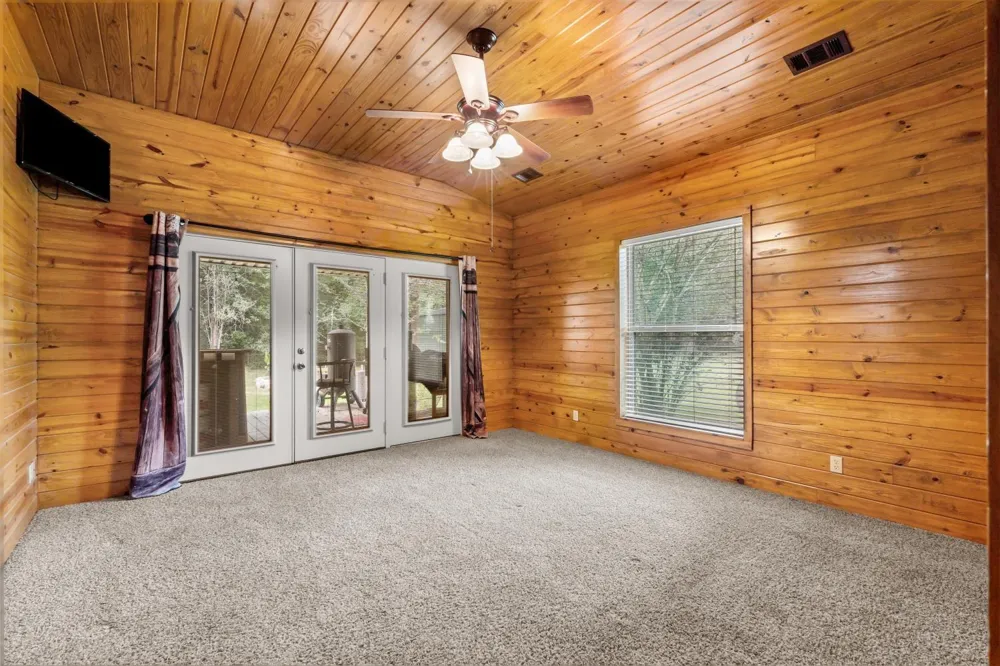 451 W Main Drive Shepherd, TX 77371