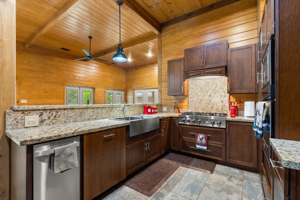 451 W Main Drive Shepherd, TX 77371