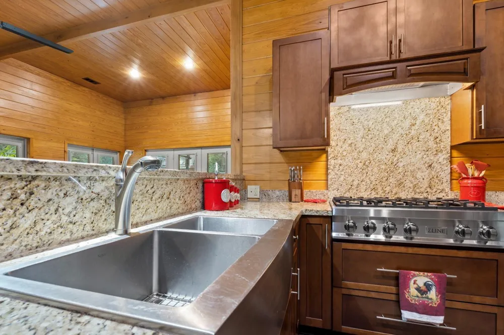 451 W Main Drive Shepherd, TX 77371