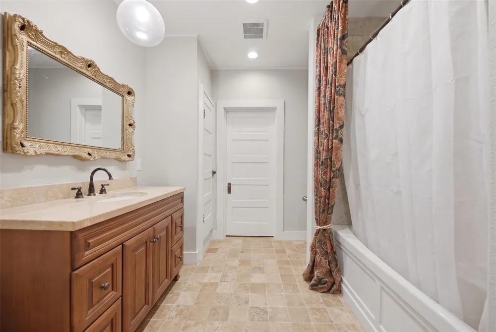 156 2nd Avenue Columbus, TX 78934