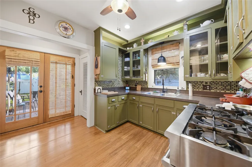 156 2nd Avenue Columbus, TX 78934