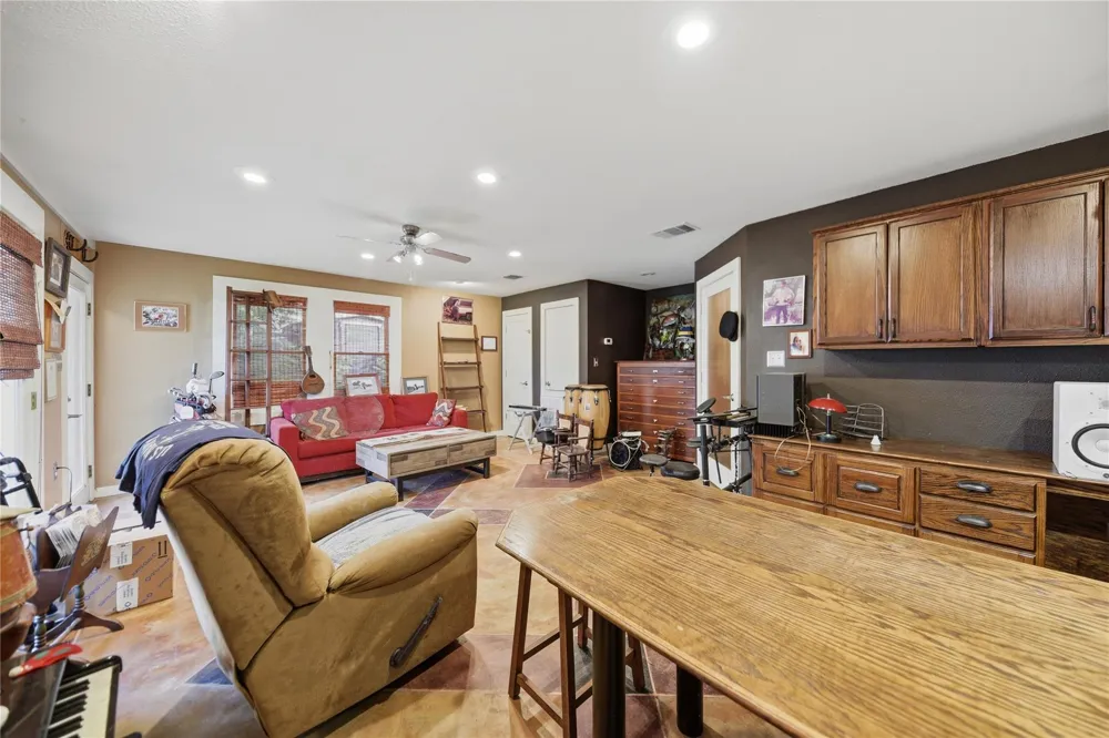 156 2nd Avenue Columbus, TX 78934